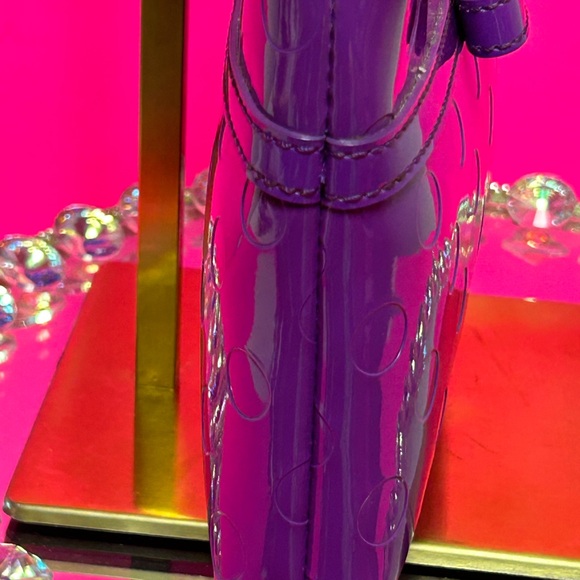 Kate Spade New York Purple Patent Circle-Embossed Shoulder Bag Approx. 9.5 x 5.5 - Picture 7 of 13